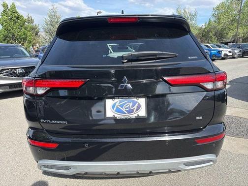 Black 2024 Mitsubishi Outlander SE