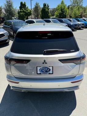 Silver 2025 Mitsubishi Outlander SE