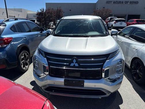Silver 2025 Mitsubishi Outlander SE