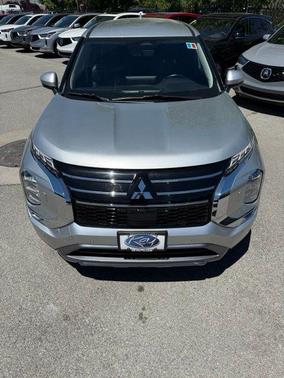 Silver 2025 Mitsubishi Outlander SE