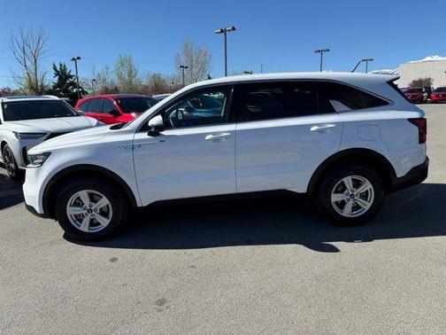 Glacial White Pearl 2023 Kia Sorento LX