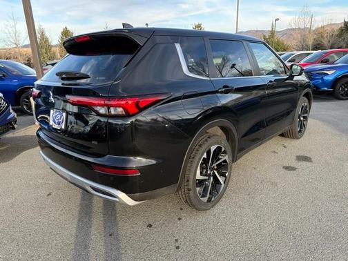 2024 Mitsubishi Outlander SE