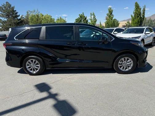 Midnight Black Metallic 2024 Toyota Sienna LE
