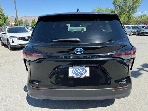 Midnight Black Metallic 2024 Toyota Sienna LE