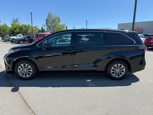 Midnight Black Metallic 2024 Toyota Sienna LE