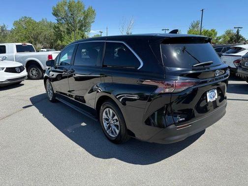 Midnight Black Metallic 2024 Toyota Sienna LE