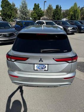 Black 2024 Mitsubishi Outlander SE