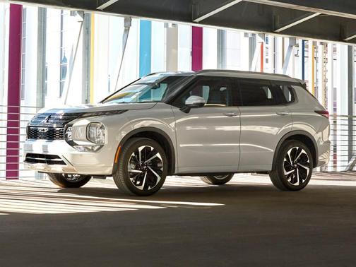 Black 2024 Mitsubishi Outlander SE