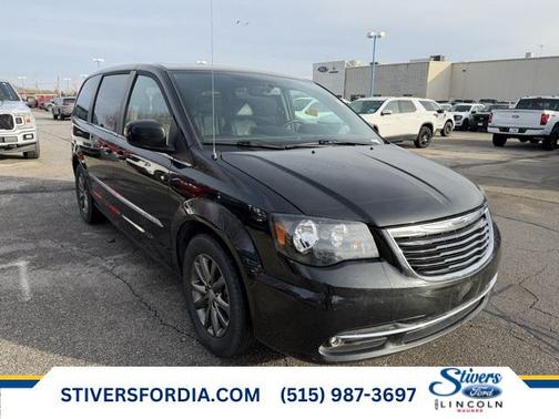 2015 Chrysler Town & Country S