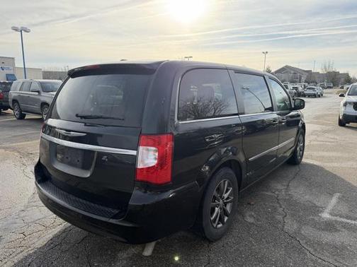 2015 Chrysler Town & Country S