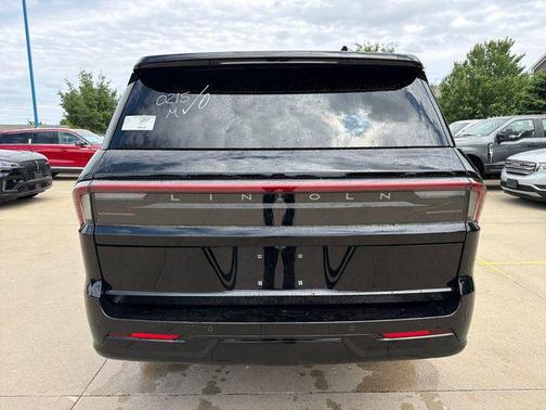 Infinite Black Metallic Clearcoat 2026 Lincoln Navigator Reserve