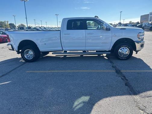 2024 RAM 3500 Laramie Crew Cab 4x4 8' Box