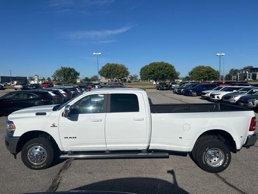 2024 RAM 3500 Laramie Crew Cab 4x4 8' Box
