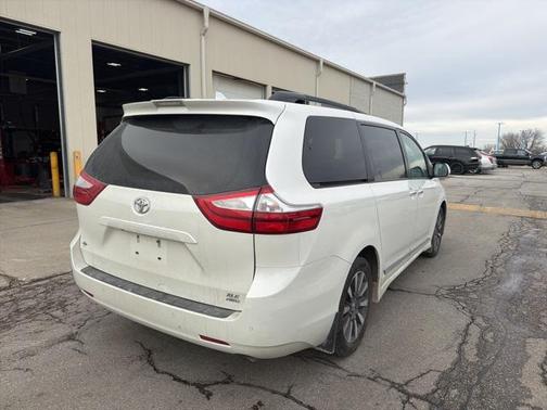 2019 Toyota Sienna 