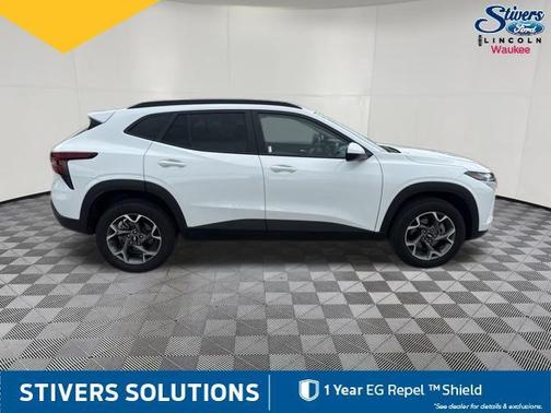 Summit White 2025 Chevrolet Trax LT