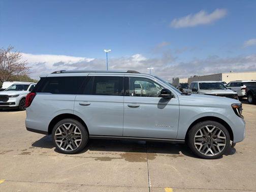 Glacier Gray Metallic Tri-Coat 2026 Ford Expedition Platinum