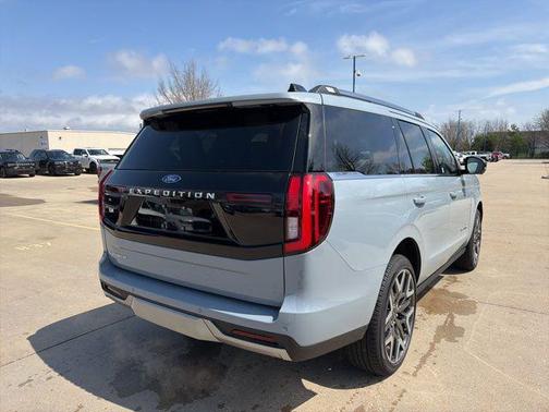 Glacier Gray Metallic Tri-Coat 2026 Ford Expedition Platinum