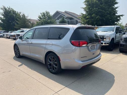 2020 Chrysler Pacifica Touring-L Plus