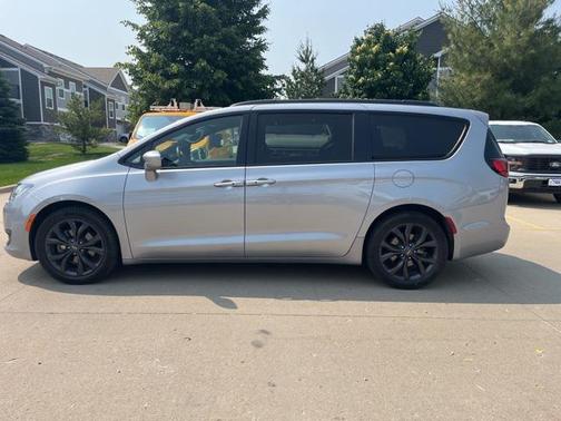 2020 Chrysler Pacifica Touring-L Plus