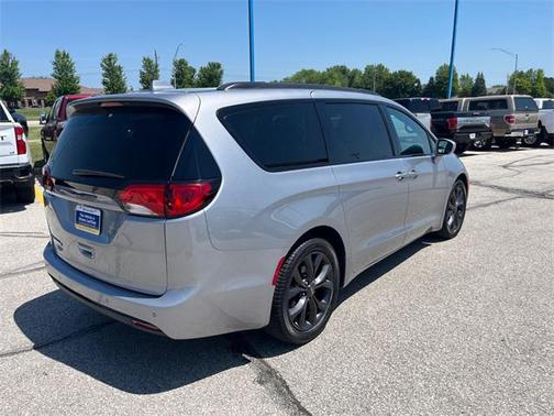 2020 Chrysler Pacifica Touring-L Plus