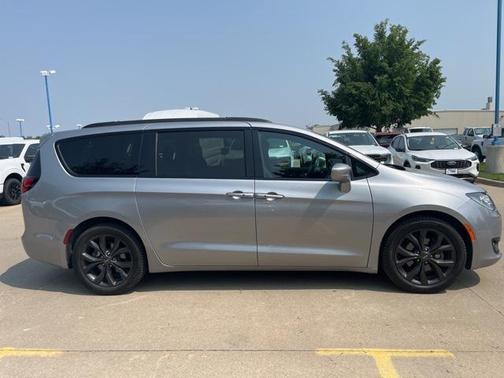 2020 Chrysler Pacifica Touring-L Plus
