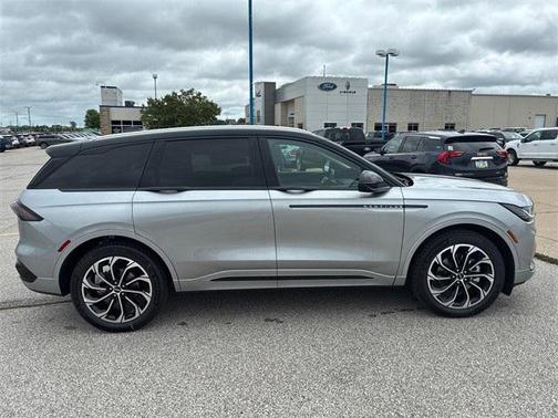 2025 Lincoln Nautilus Reserve