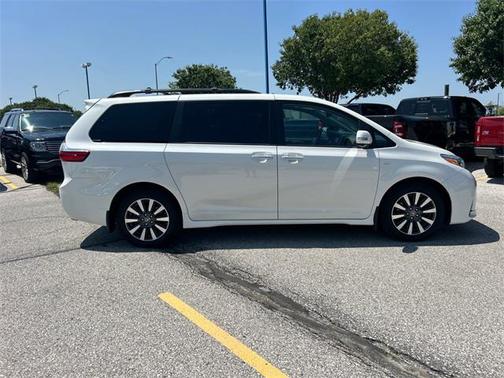 2020 Toyota Sienna Limited Premium