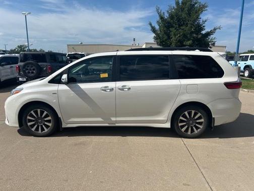 2020 Toyota Sienna Limited Premium