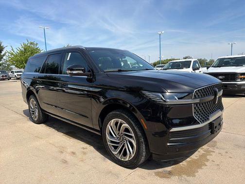 Infinite Black Metallic Clearcoat 2026 Lincoln Navigator Reserve