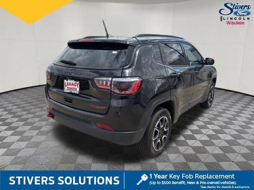 Diamond Black Crystal Pearlcoat 2024 Jeep Compass Trailhawk