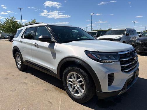 Space White Metallic 2026 Ford Explorer Active