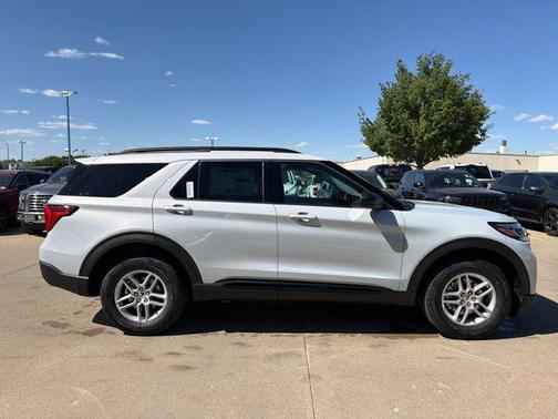 Space White Metallic 2026 Ford Explorer Active