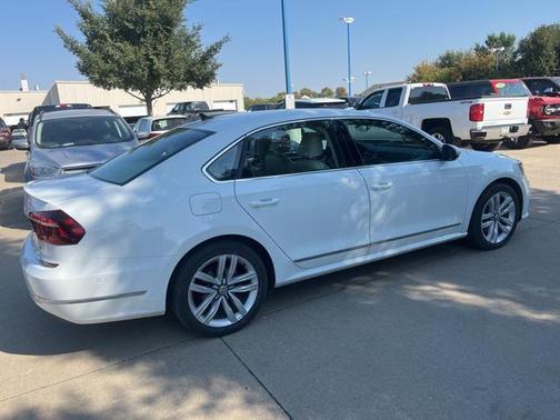 2017 Volkswagen Passat 1.8T SEL Premium