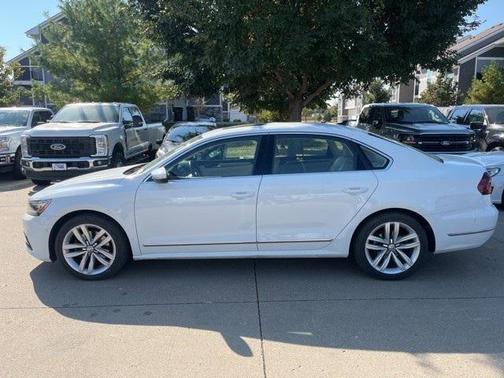 2017 Volkswagen Passat 1.8T SEL Premium
