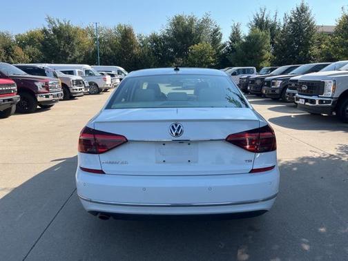 2017 Volkswagen Passat 1.8T SEL Premium