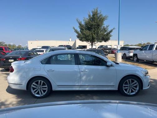 2017 Volkswagen Passat 1.8T SEL Premium