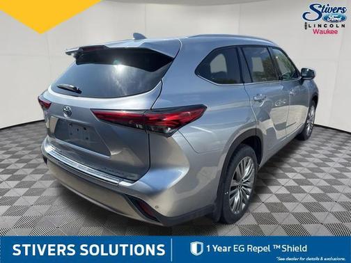 Celestial Silver Metallic 2022 Toyota Highlander Platinum
