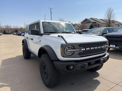 Oxford White 2026 Ford Bronco Badlands