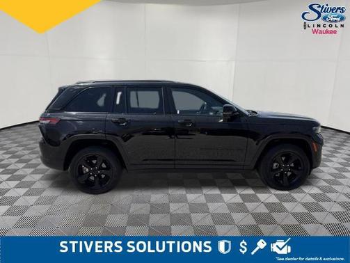 Diamond Black Crystal Pearlcoat 2024 Jeep Grand Cherokee Limited