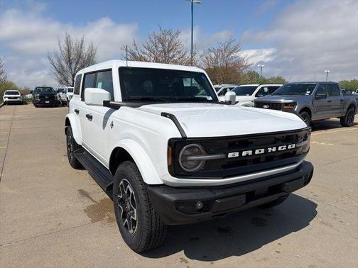 Oxford White 2026 Ford Bronco Outer Banks