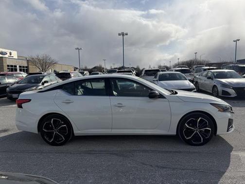 2024 Nissan Altima SR FWD