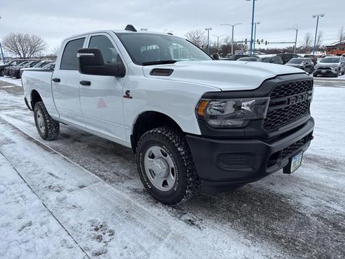 2024 RAM 3500 Tradesman Crew Cab 4x4 6'4' Box