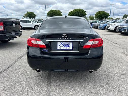 2011 INFINITI M37x Base