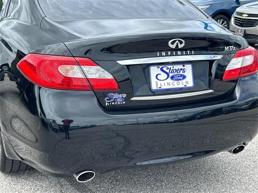 2011 INFINITI M37x Base
