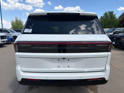 Pristine White Metallic Tri-Coat 2026 Lincoln Navigator Reserve