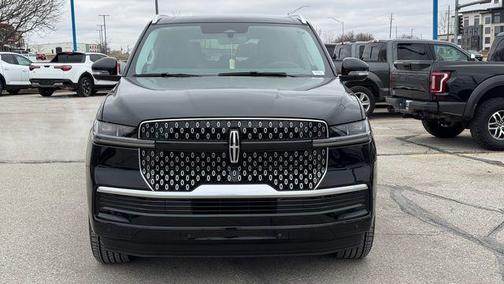 Infinite Black Metallic Clearcoat 2026 Lincoln Navigator Reserve