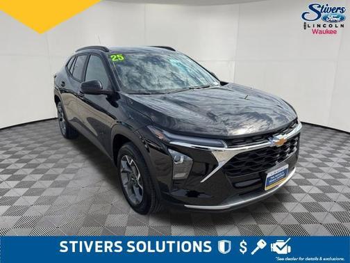 Mosaic Black Metallic 2025 Chevrolet Trax LT
