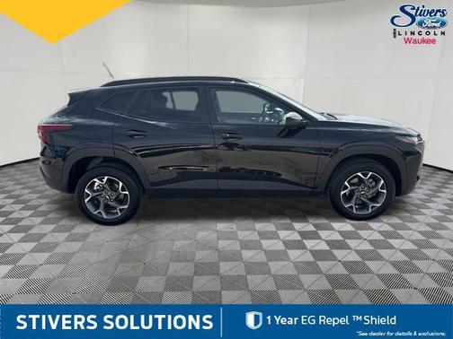 Mosaic Black Metallic 2025 Chevrolet Trax LT