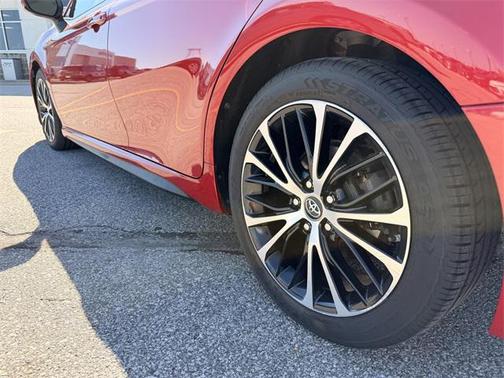 2019 Toyota Camry Hybrid SE