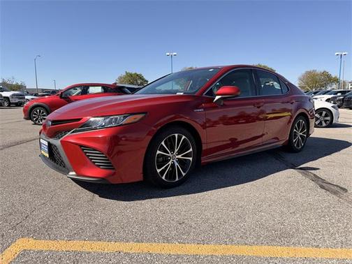 2019 Toyota Camry Hybrid SE